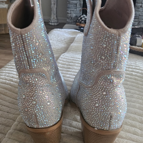 Elegant Rhinestone-Embellished Ankle Boots - Picture 9 of 9